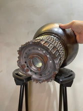 Load image into Gallery viewer, 活石陶坊 LIVING STONE Ceramics Gallery - 墨黑銀彩刻紋 XL