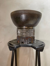 Load image into Gallery viewer, 活石陶坊 LIVING STONE Ceramics Gallery - 墨黑銀彩刻紋 XL