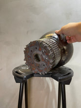 Load image into Gallery viewer, 活石陶坊 LIVING STONE Ceramics Gallery - 墨黑銀彩刻紋 L