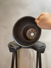 Load image into Gallery viewer, 活石陶坊 LIVING STONE Ceramics Gallery - 墨黑銀彩刻紋 L