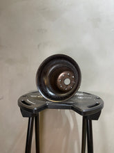 Load image into Gallery viewer, 活石陶坊 LIVING STONE Ceramics Gallery - 墨黑銀彩刻紋 M
