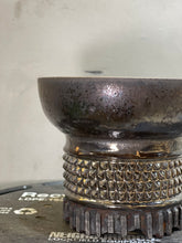 Load image into Gallery viewer, 活石陶坊 LIVING STONE Ceramics Gallery - 墨黑銀彩刻紋 M
