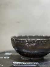 Load image into Gallery viewer, 活石陶坊 LIVING STONE Ceramics Gallery - 礦岩銀彩菱角 碗 M
